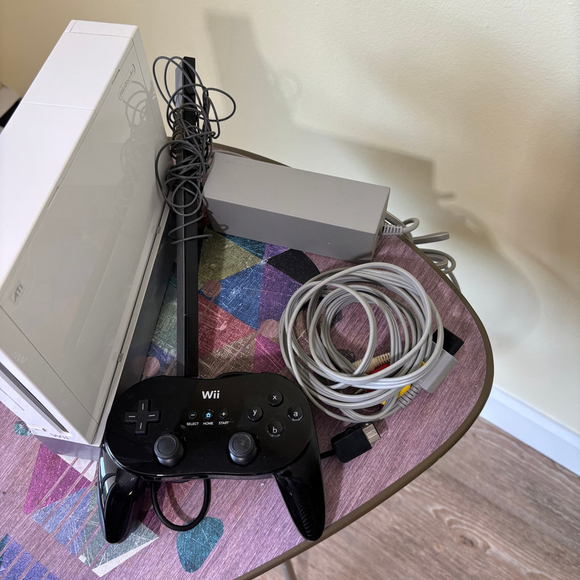 Nintendo Wii Console White with Black Controller - Picture 2 of 4